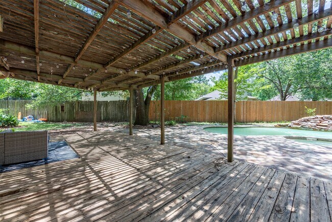 Building Photo - 1906 Woodhue Dr