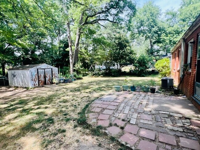 Building Photo - Beautifully Updated 3bdrm/1bth Ranch Style Home Located in the Glen Lea Area!