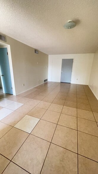 Building Photo - 2842 N Los Altos Ave