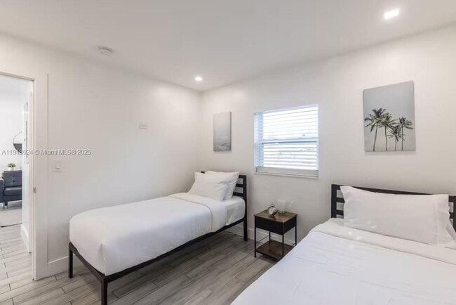 Building Photo - 5841 NE 3rd Ave