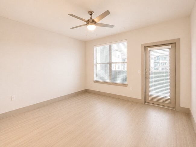 Building Photo - 511 E Finley Blvd