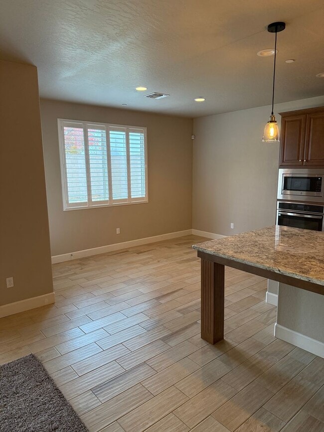 Building Photo - Charming 3 bedroom 2 bathroom with an office, located in Quail Run