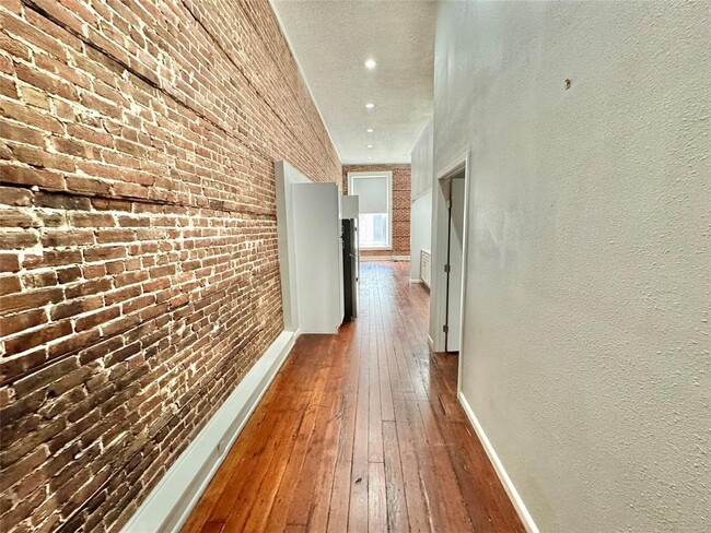 Building Photo - 2309 The Strand