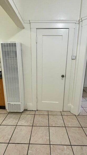 Building Photo - 566 53rd St