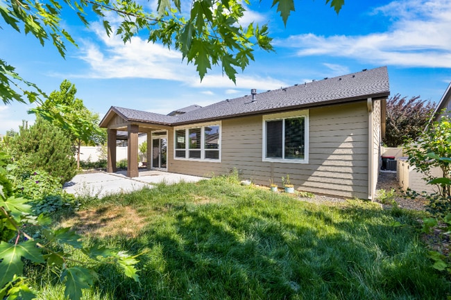 Building Photo - 165 E Cool Pond Dr