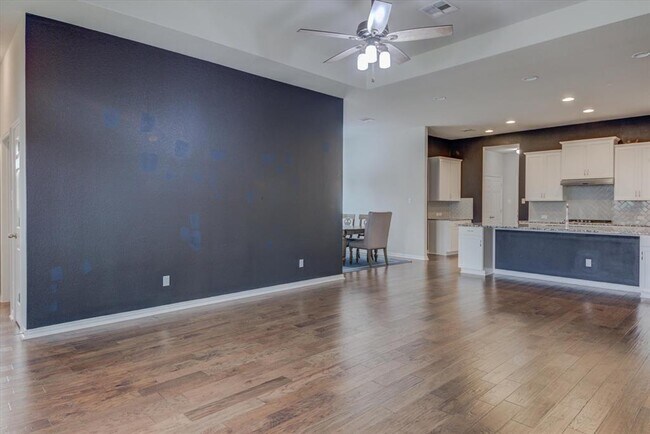 Building Photo - 216 Allegrini St