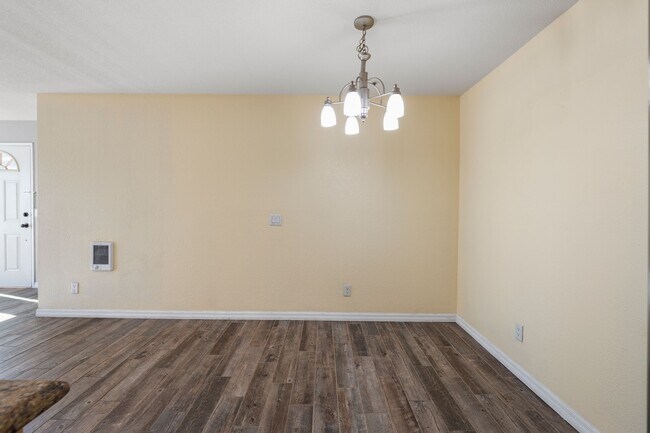 Building Photo - 1202 Donax Ave