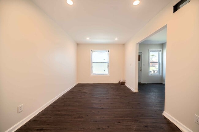 Building Photo - 156 Leicester Ct