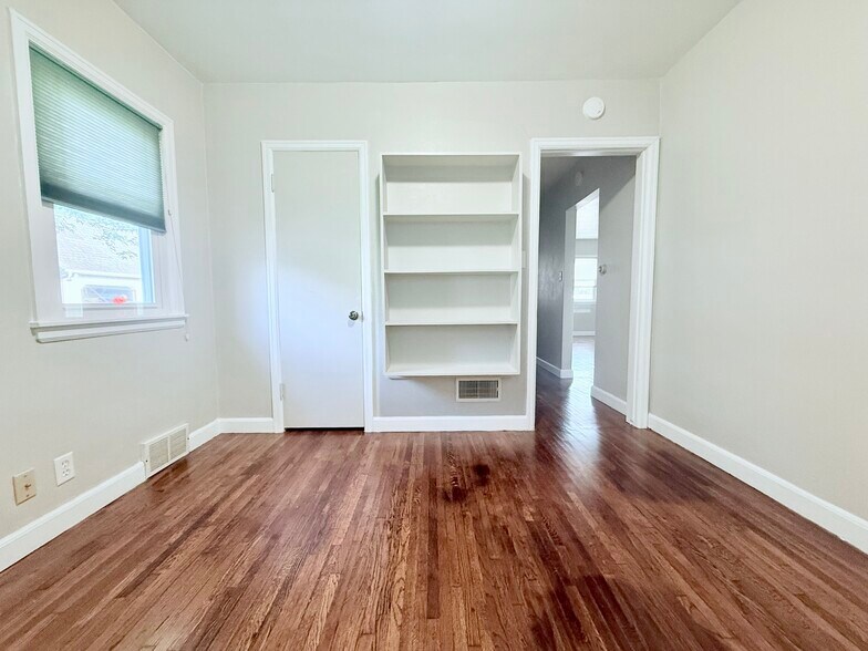 Bed #1 - 310 N Division St