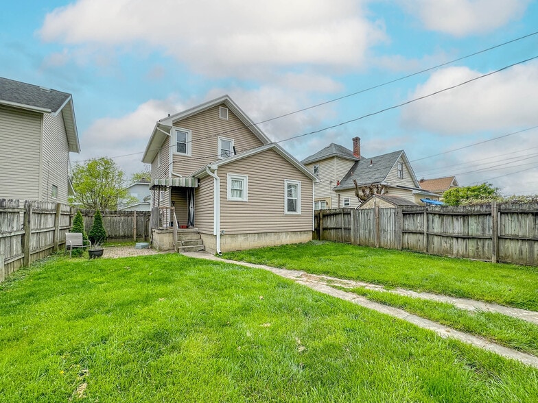 Building Photo - 662 Southwood Avenue