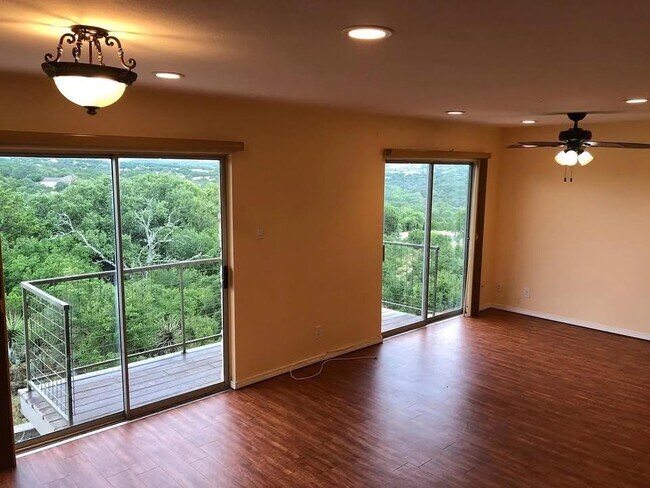 Building Photo - 1008 Clayton Nolen Dr