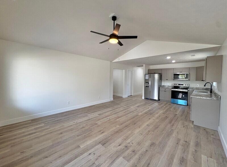 Building Photo - 209 Madison St