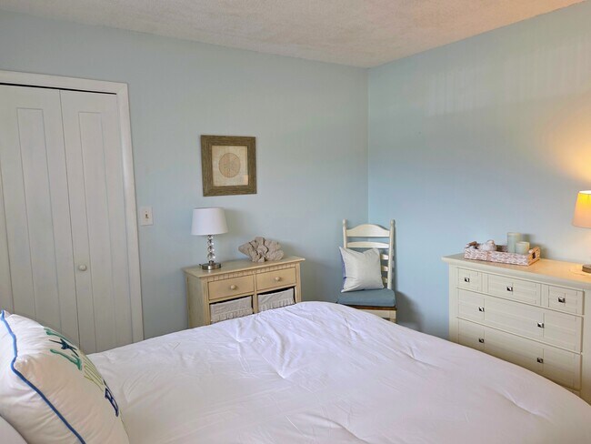Building Photo - 4650 Cove Cir