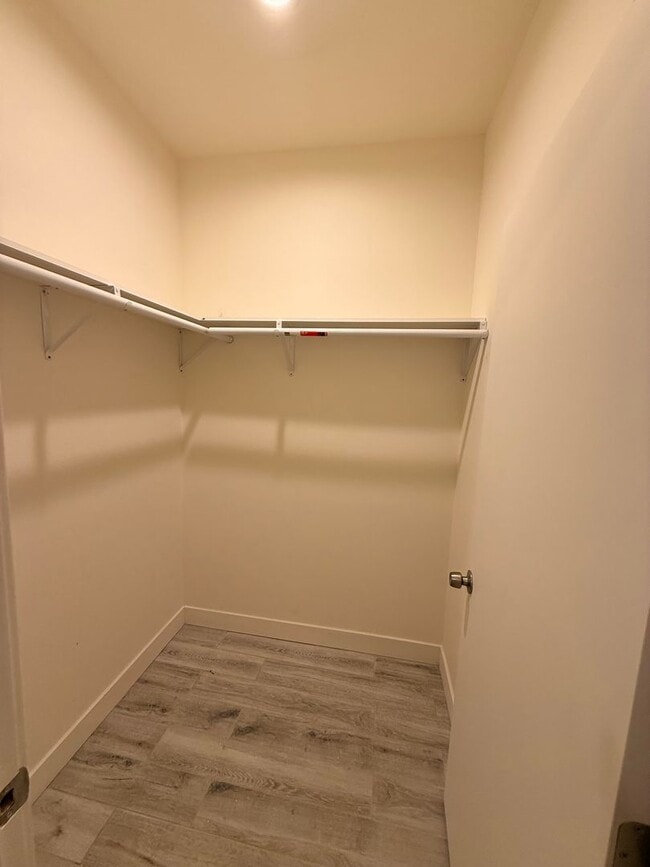 Building Photo - 1019 S Osage Ave