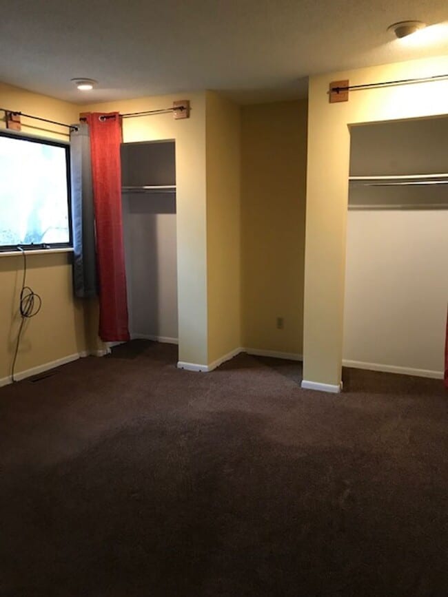 Building Photo - 2 Bedroom Condo in Holiday Hills area