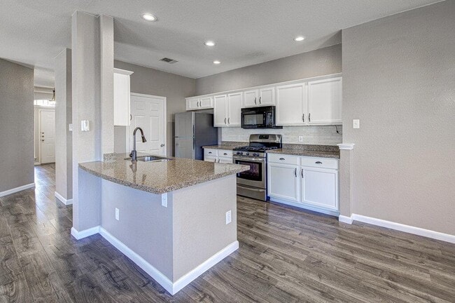 Building Photo - 1111 Whitley Dr