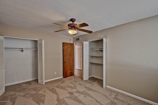 Building Photo - 1030 E Manhatton Dr