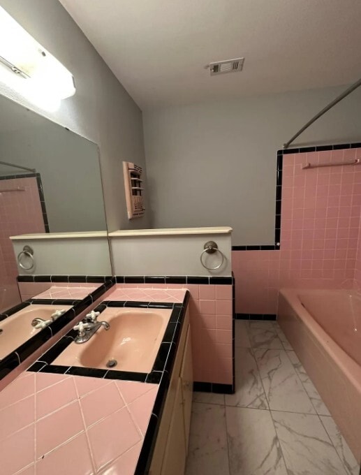 Building Photo - 1707 Ave E