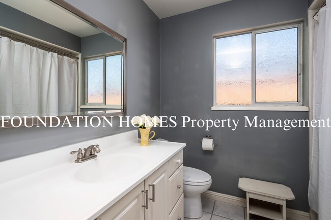 Building Photo - Gorgeous Ranch Style 4BD/2.5BA!  Outdoor Kitchen!  Hot Tub!  FOUNDATION