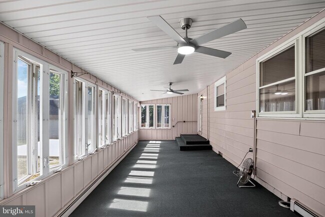 Building Photo - 930 Sykesville Rd