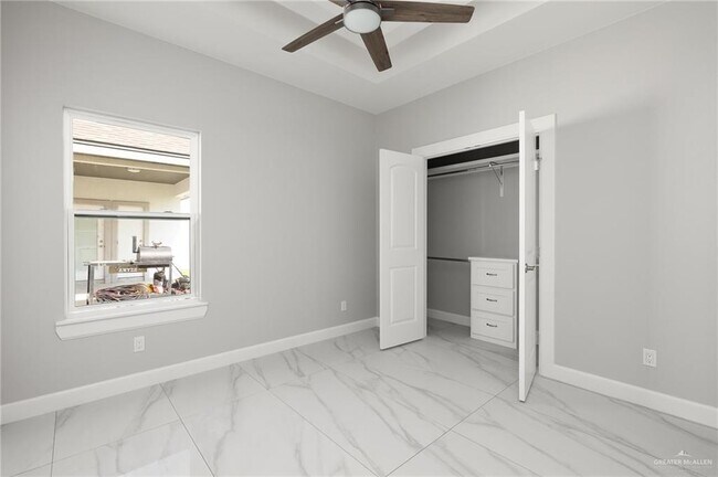 Building Photo - 12 Imperial Oak Dr