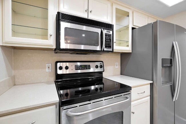 Building Photo - Camelback Corridor Condo now available!