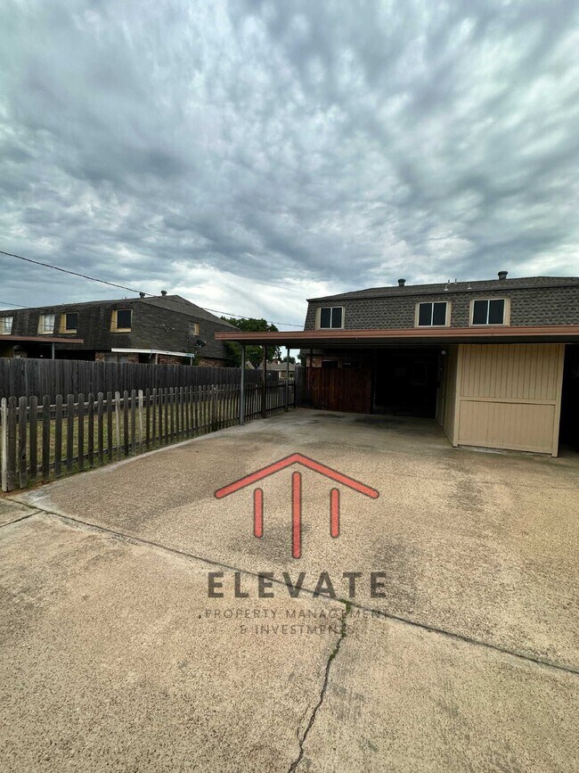 Building Photo - 1305 Lovell Dr