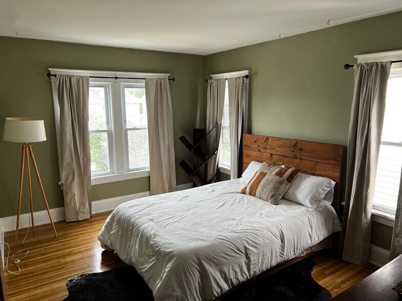 Master bedroom - 64 Cunard Rd