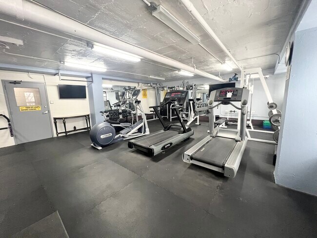 Building Photo - 3410 N Lake Shore Dr