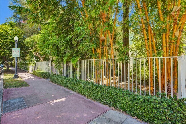 Building Photo - 815 Euclid Ave