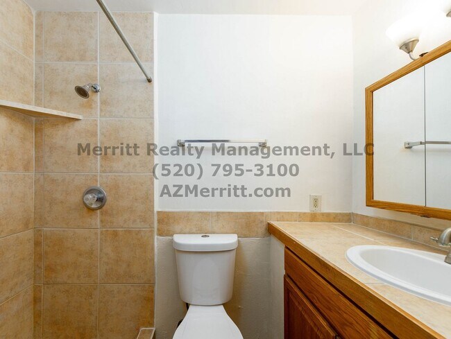 Building Photo - Sam Hughes 4 bedroom, 3 bath home with was...