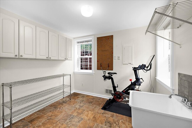 Building Photo - 656 Washington Blvd