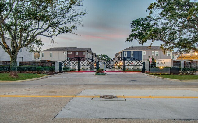 Building Photo - 1525 Parkland Oak Dr