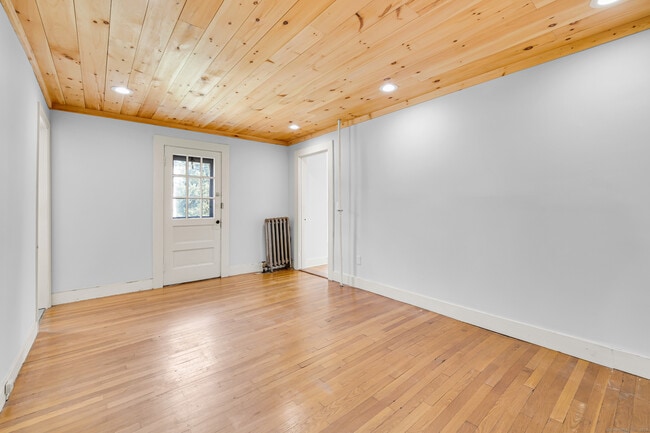 Building Photo - 1070 Enfield St
