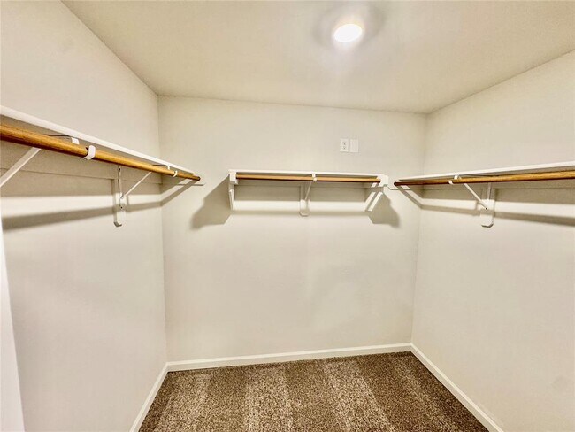 Building Photo - 6100 Blackwood Ct