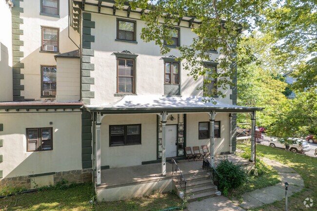 Building Photo - 3301-3303 Baring St