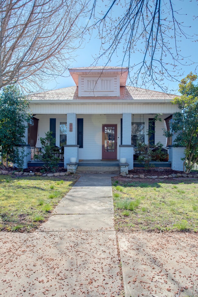 Building Photo - 315 Highland Ave