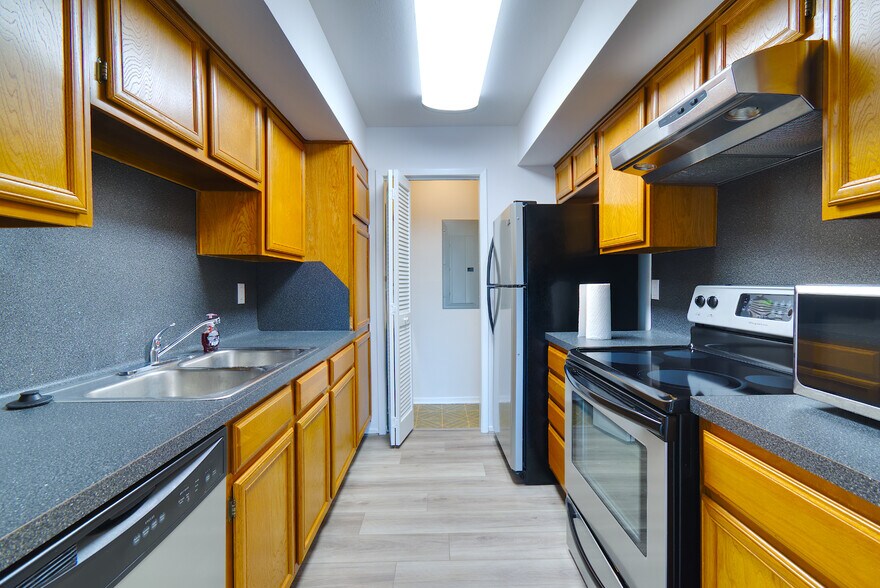 View of the Kitchen, from the Dining Room area - 2025 Augusta Dr