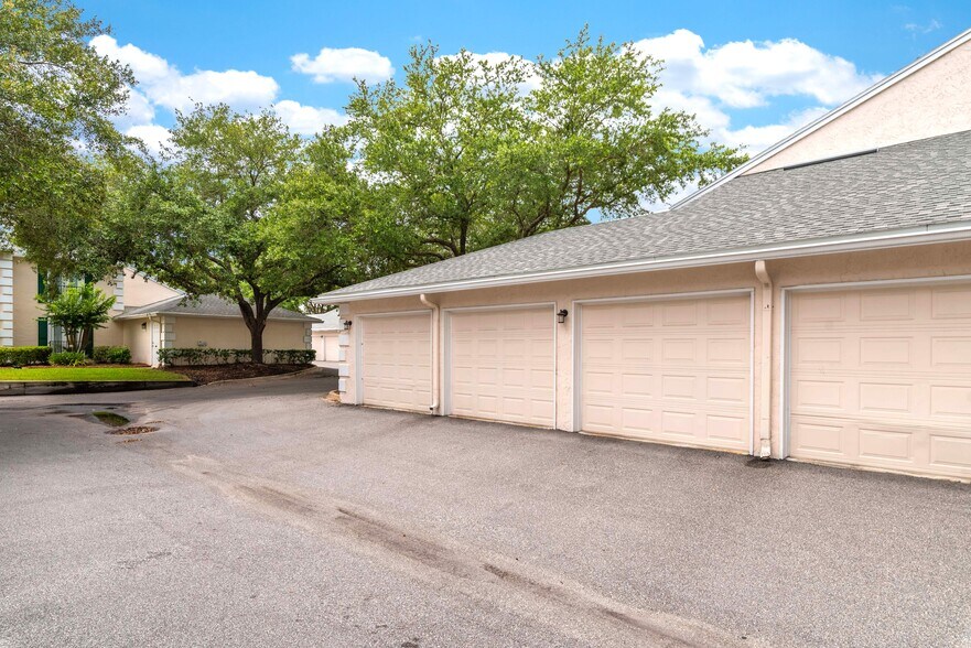 Building Photo - 13715 Richmond Park Dr N