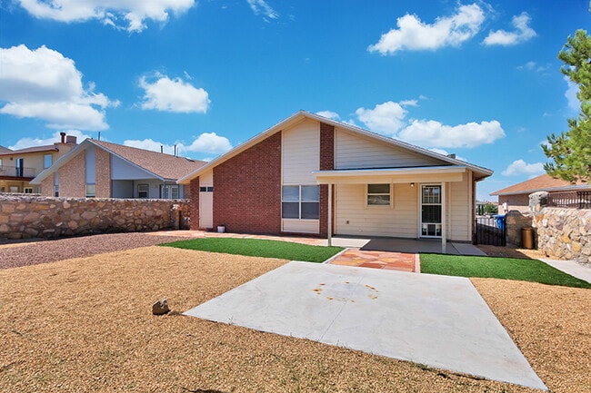 Building Photo - 1417 Plaza Verde Dr