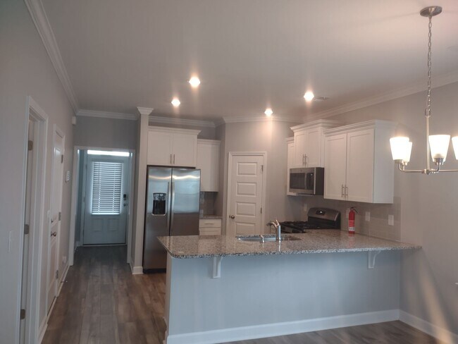 Building Photo - 1031 Ashcroft Cir