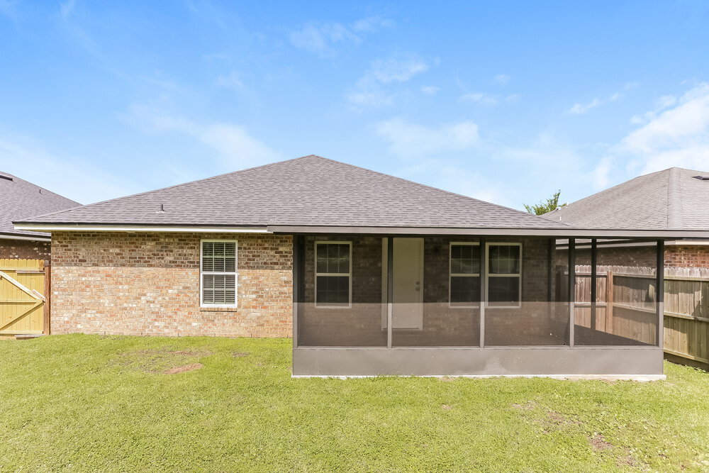 Building Photo - 45089 Weaver Cir