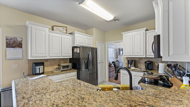 Building Photo - 3900 SW Grey Hawk Dr