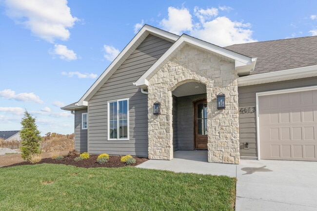 Building Photo - 4613 Estacada Dr