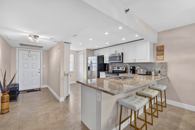 Building Photo - 3499 Oaks Way