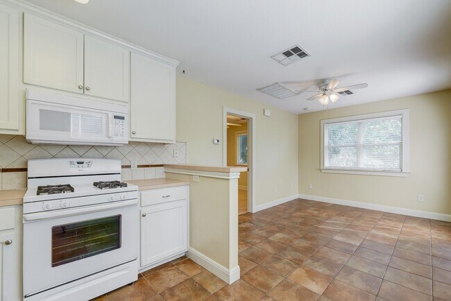 Building Photo - 4527 Avenue B