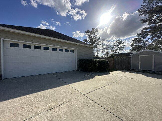 Building Photo - 3650 Victoria Dr