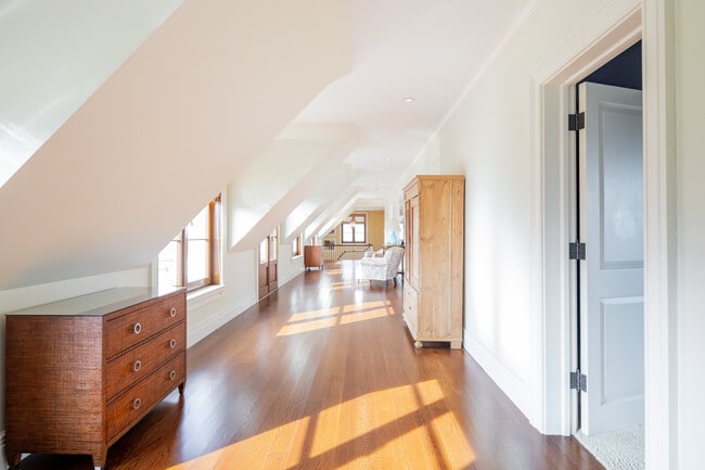 Building Photo - 286 Downs Path