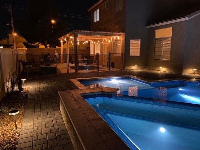 Building Photo - ENJOY THIS STUNNING 3 BEDROOM WITH A TRANQ...
