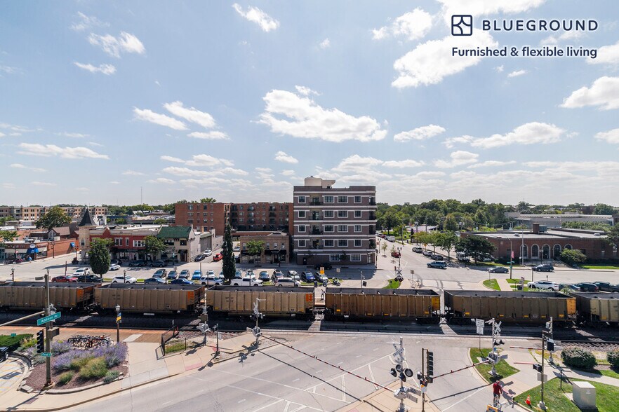 Building Photo - 100 N Addison Ave